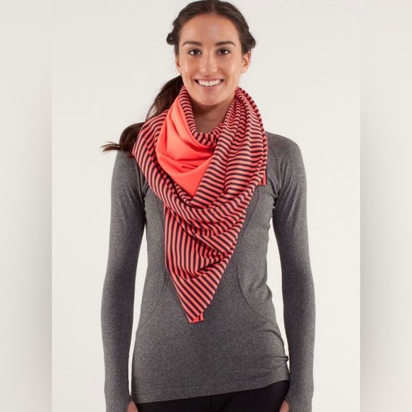Lululemon Vinyasa Scarf classic stripe - Picture 2 of 4